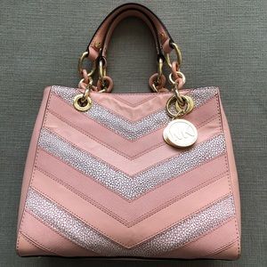 Light pink leather Michael Kors purse